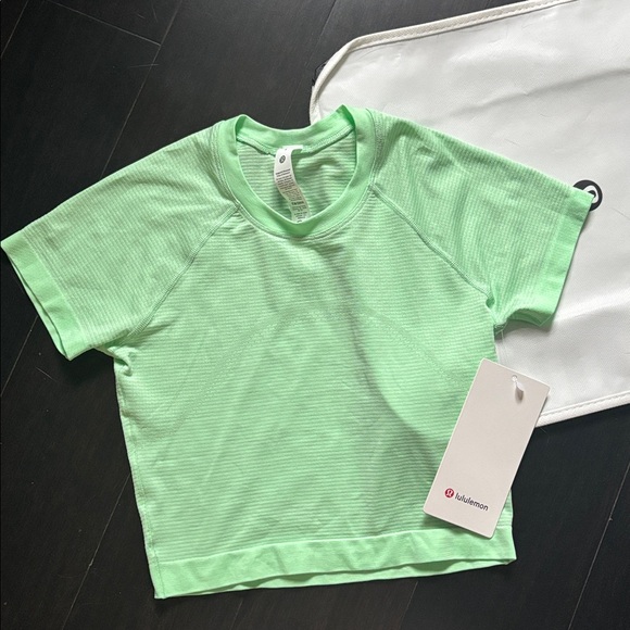 LULULEMON SWIFTLY TECH CROPPED SHORT SLEEVE 2.0 in CITRA LIME SZ 4 NWT - Picture 1 of 6